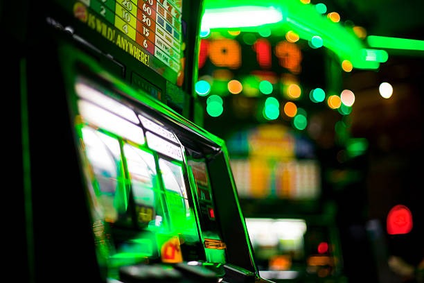Wolf Gold slot reels showing desert wolf symbol and moon wild on koin404 slot mobile